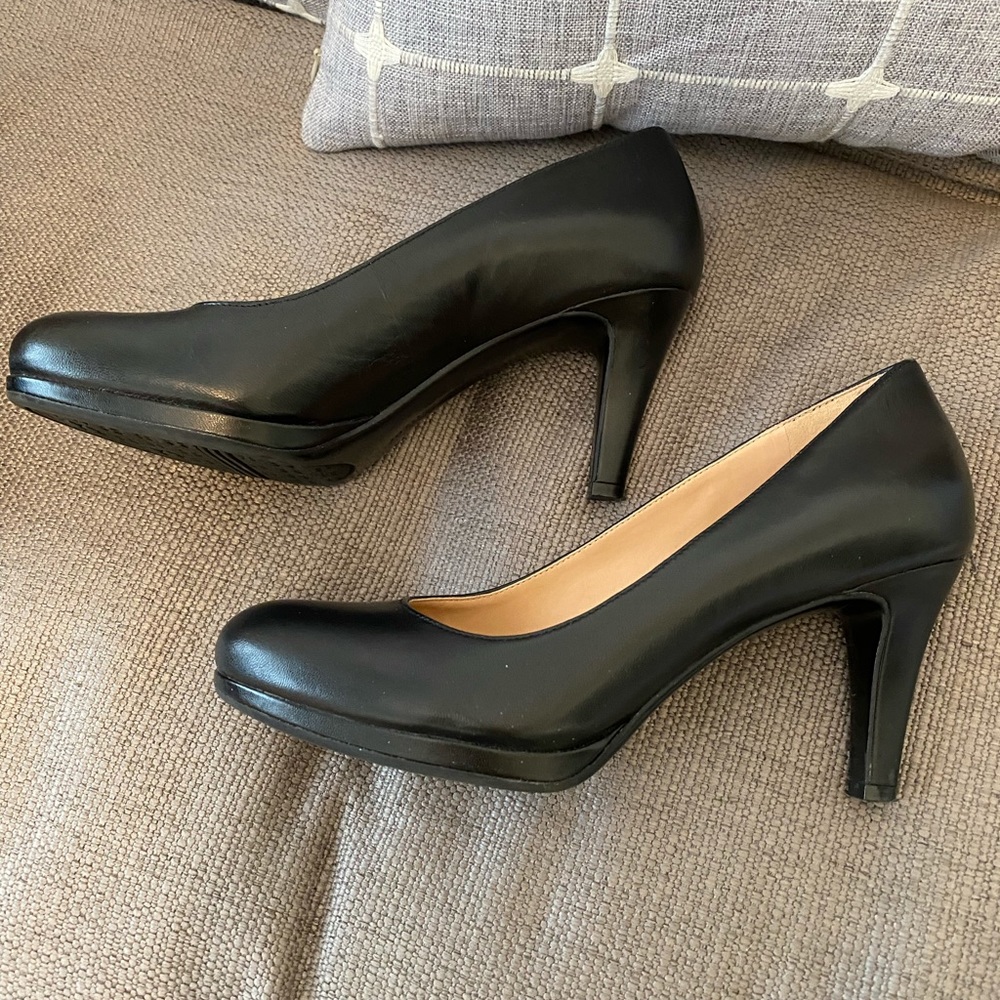 Naturalized N5Contour Black Heel